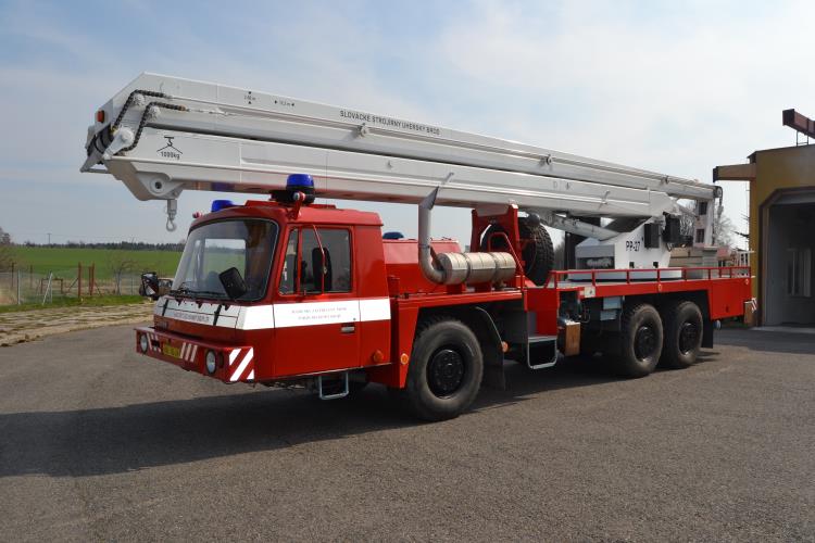 Ústí nad Orlicí AP-27 T-815.JPG