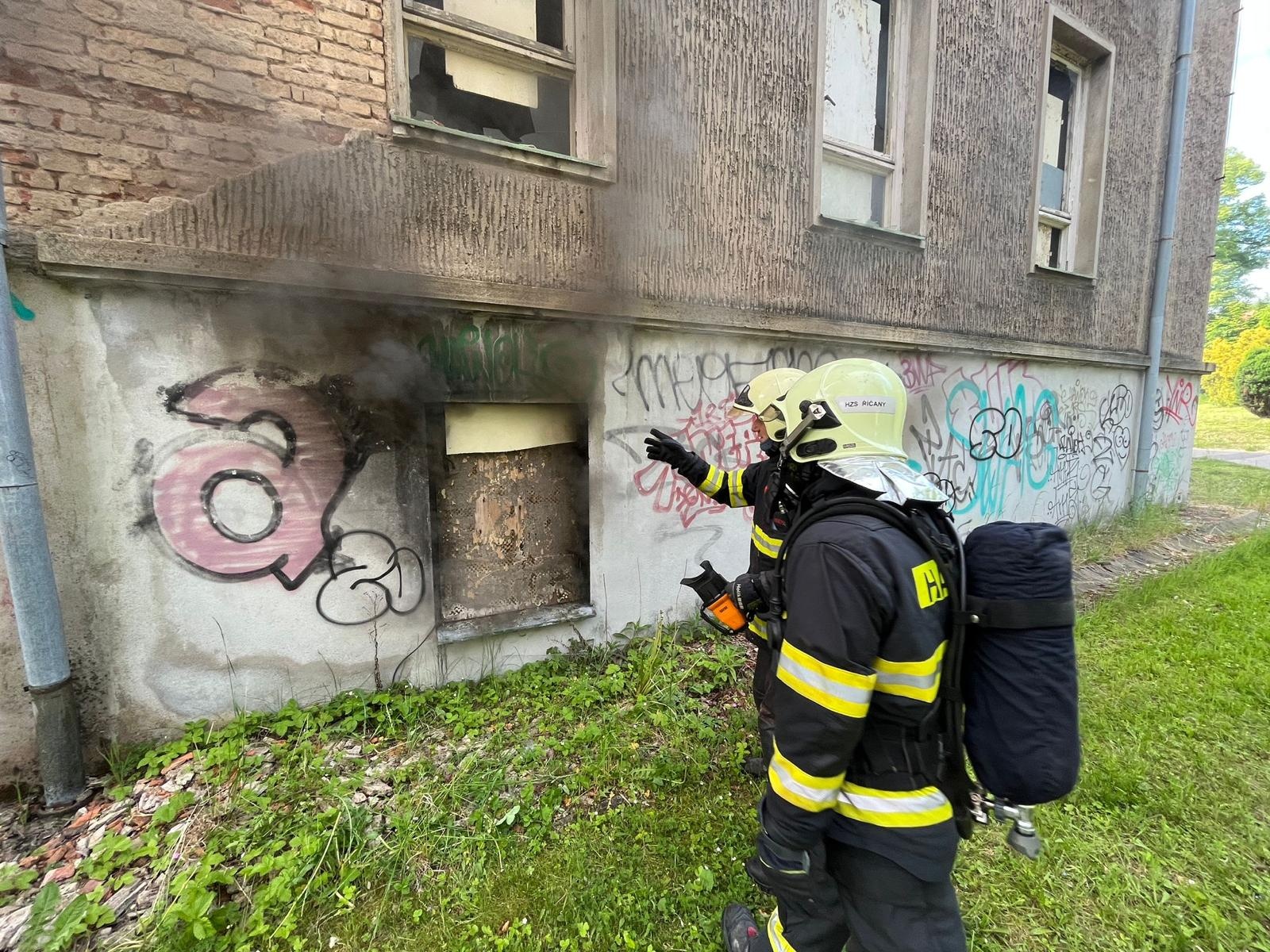 002-Výcvik říčanských hasičů se zařízením CCS Cobra.jpeg