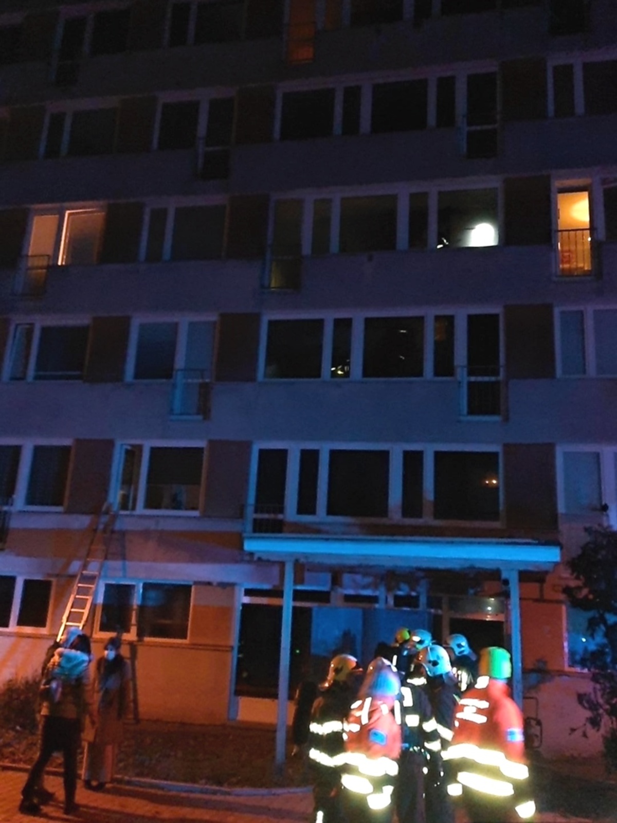 003-Požár panelového domu v Kralupech nad Vltavou.jpg