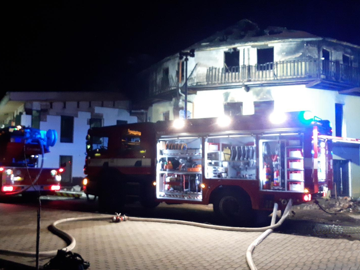 003 - požár domu Benešov.jpg