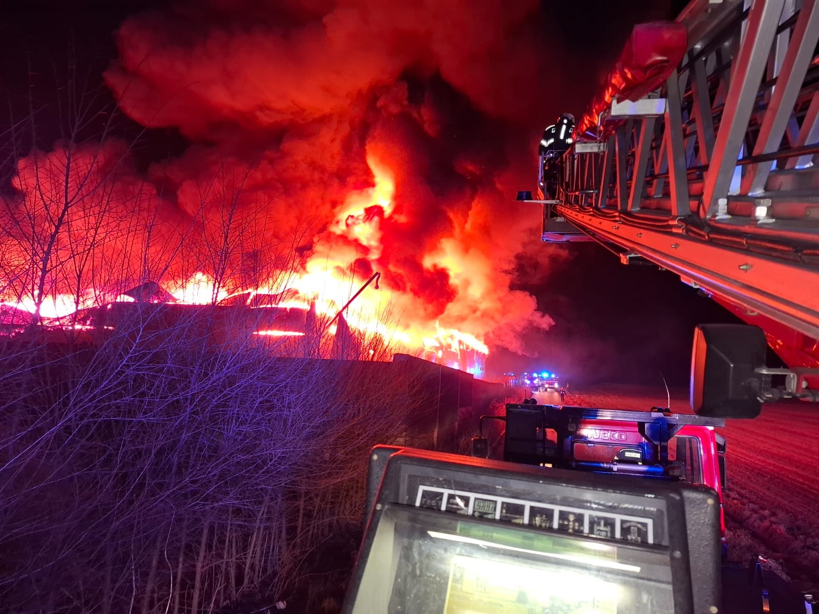004-Požár skladovací haly v Předměřicích nad Jizerou.jpg