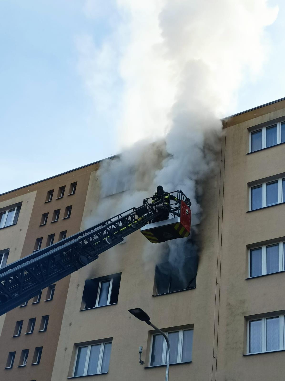 005 - požár bytu v panelovém domě.jpg
