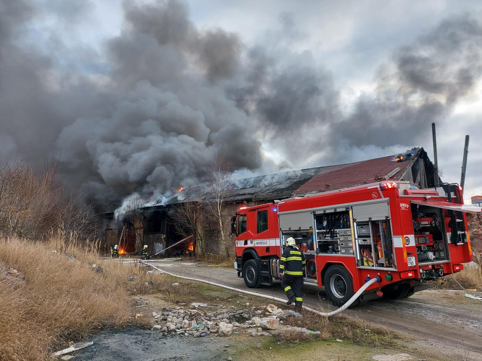 006 - požár pneumatik v bývalém areálu Poldi.jpg