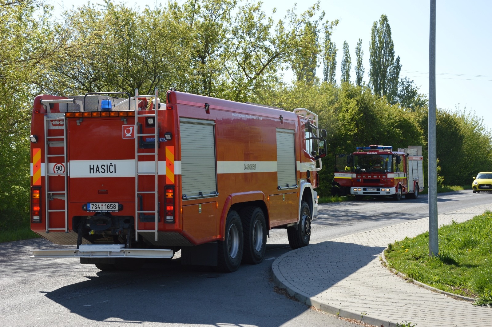 008-prověřovací cvičení požár elektromobilu Horoměřice.jpg