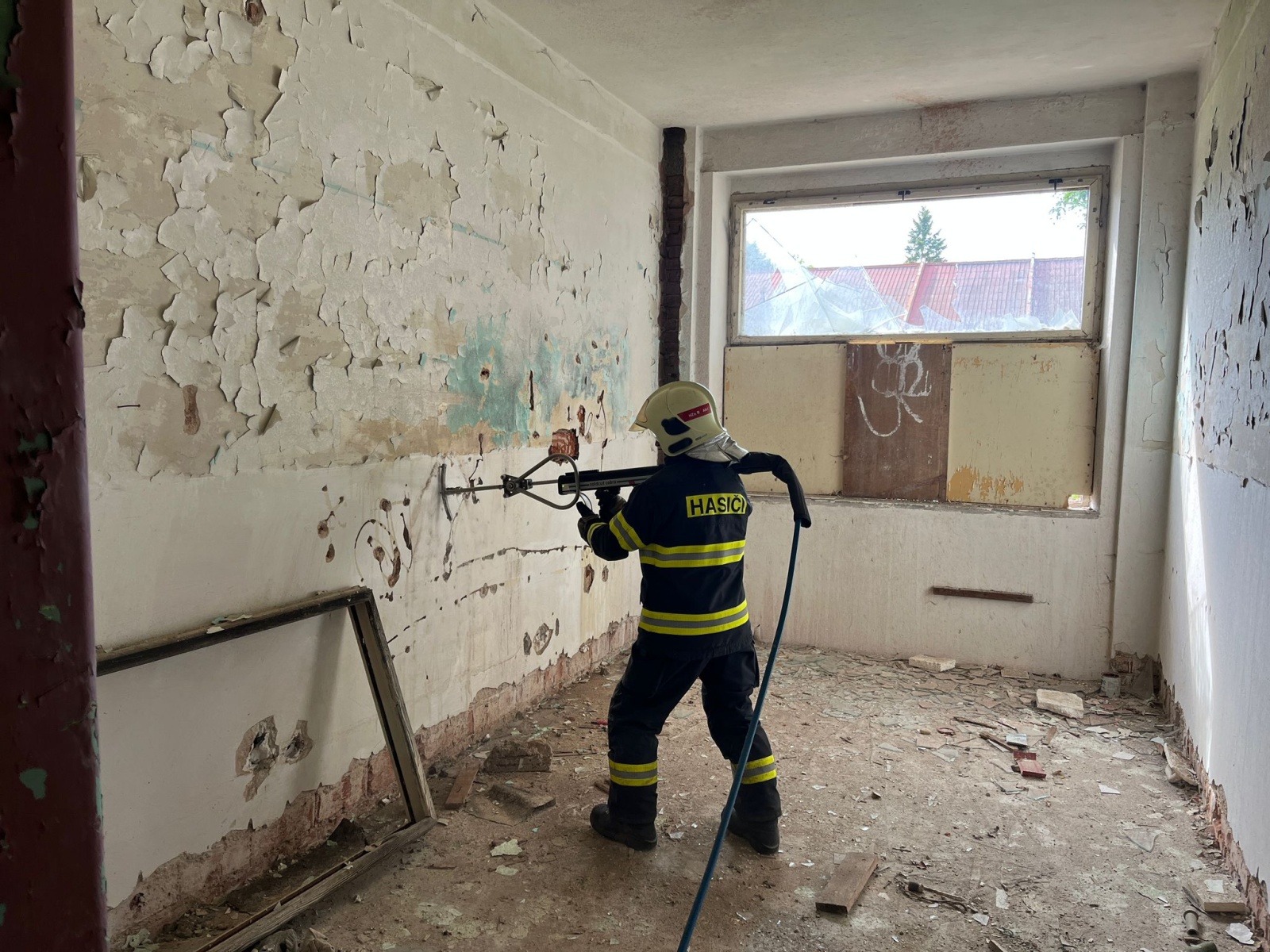 011-Výcvik říčanských hasičů se zařízením CCS Cobra.jpeg
