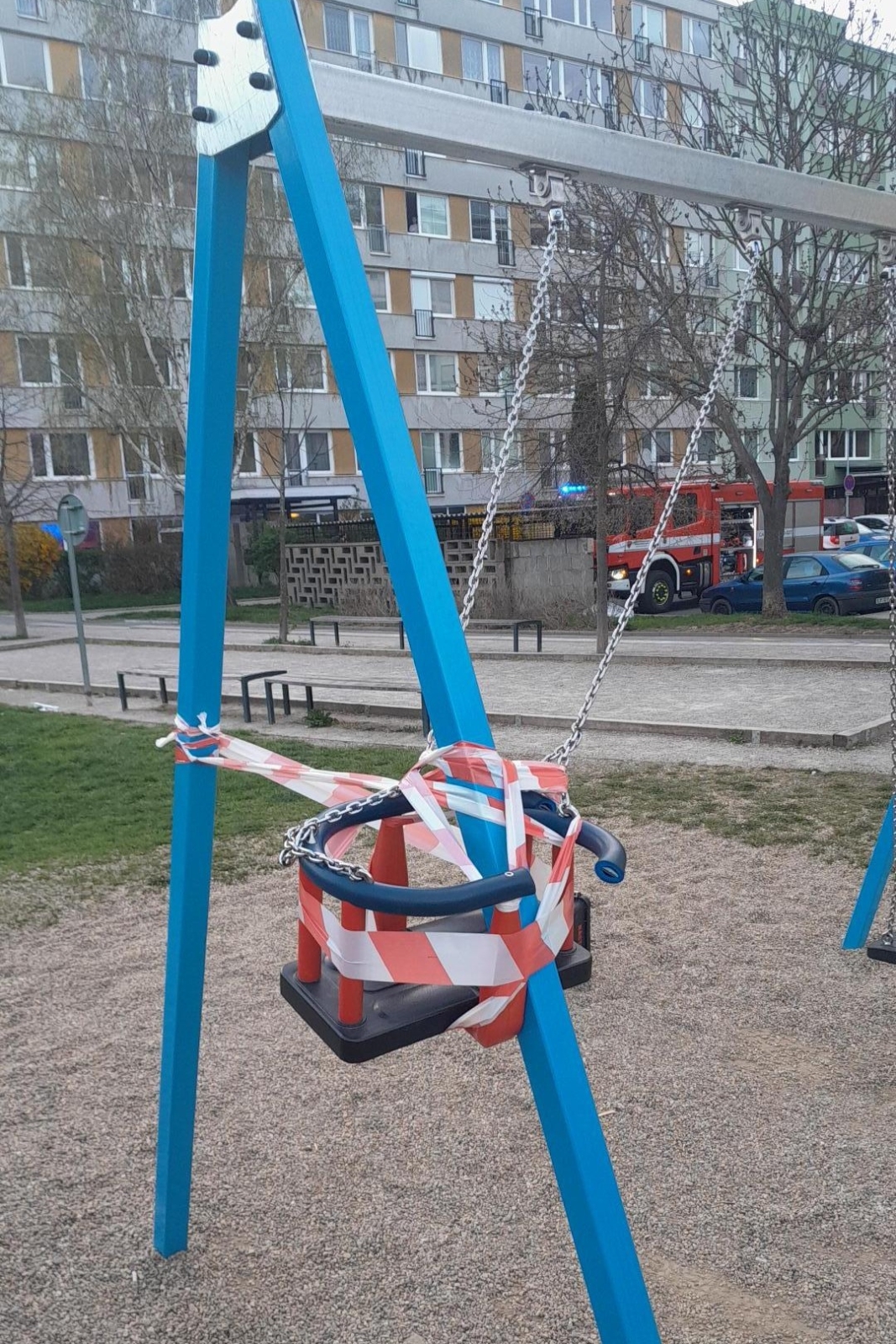 011-Záchrana z houpačky.jpg