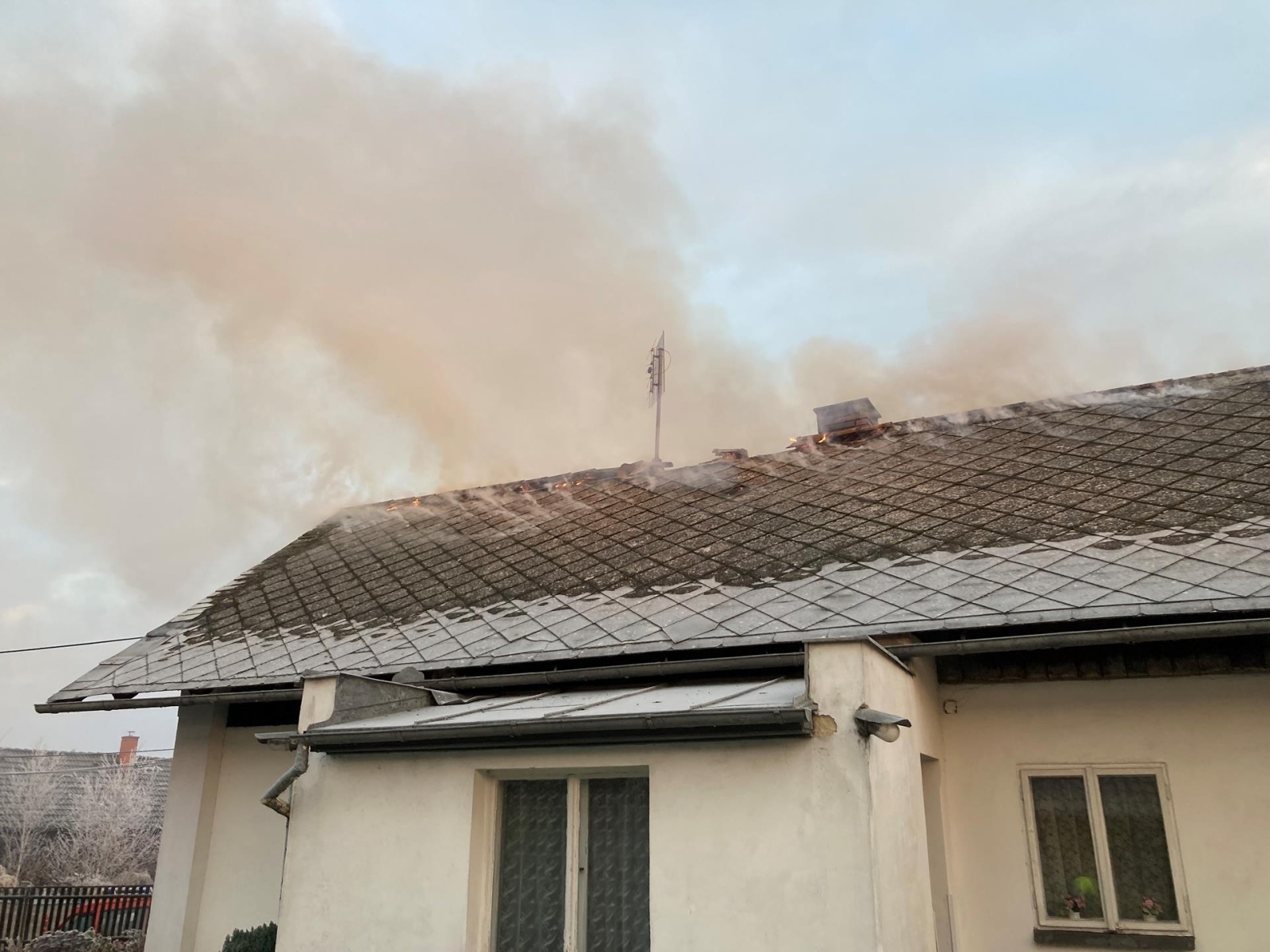 013-Požár rodinného domu Ledce.jpg