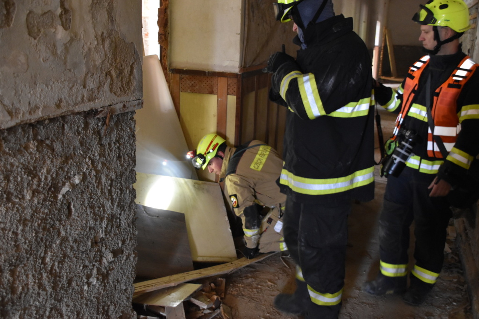 020-Cvičení složek IZS zaměřené na záchranu osob po destrukci objektu.JPG
