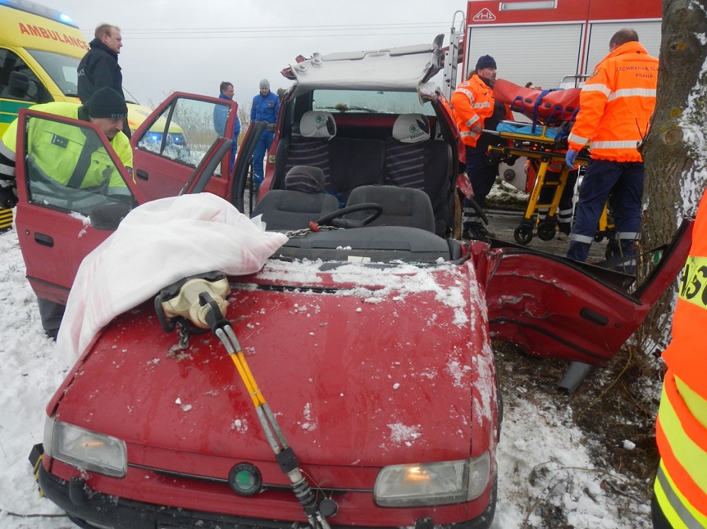 1 Dopravní nehoda OA, Petrovice - 5. 1. 2015 (4).JPG