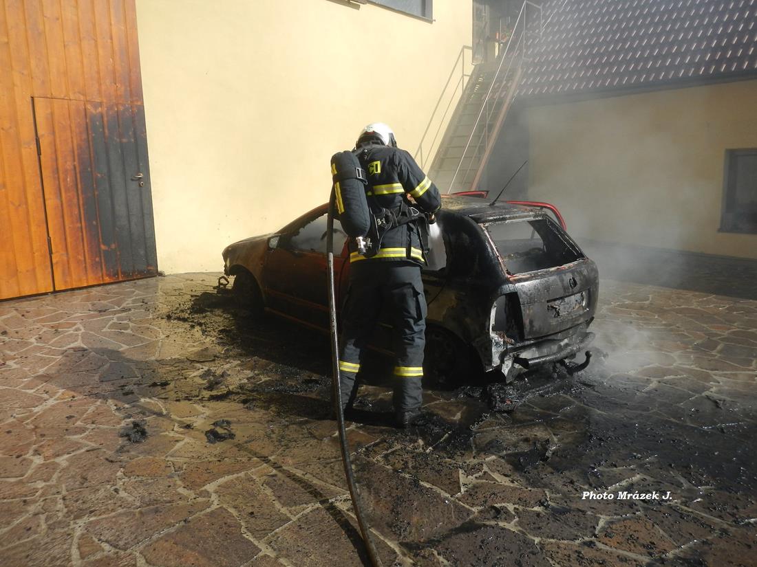 1 Požár OA, Debrník  - 1. 10. 2015 (4).jpg