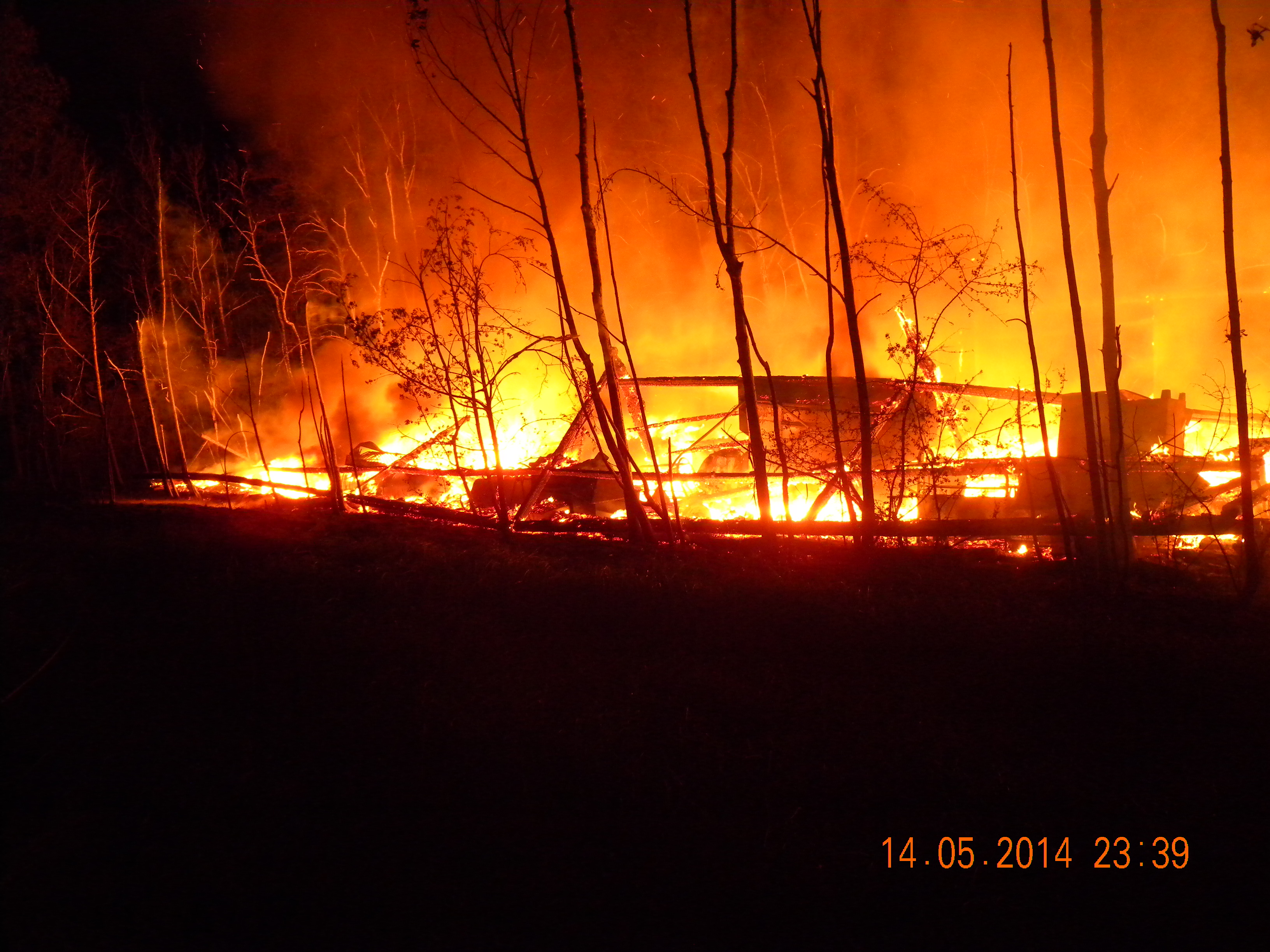 1 Požár kůlny, Maršov - 14. 5. 2014 (2).JPG
