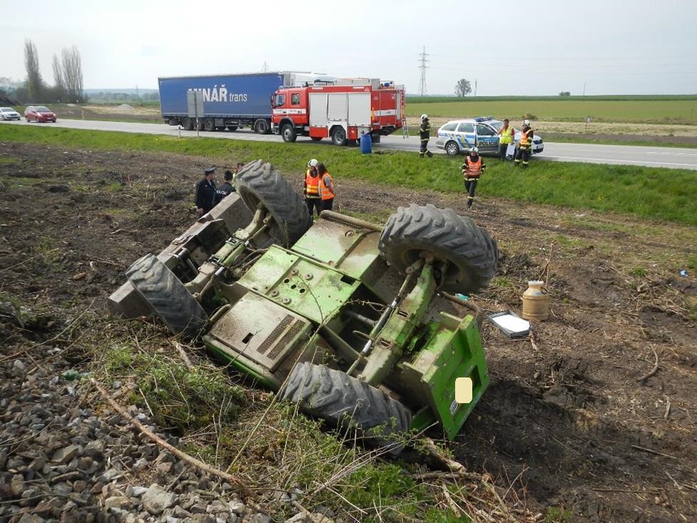 1 Převrácený nakladač, Bošilec - 22. 4. 2016 (1).JPG