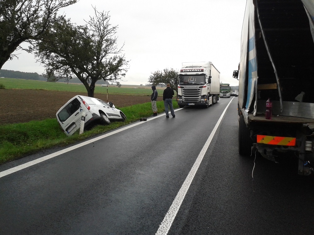 10 Dopravní nehoda 3 NA a 2 OA, Plástovice - 27. 8. 2014 (8).jpg