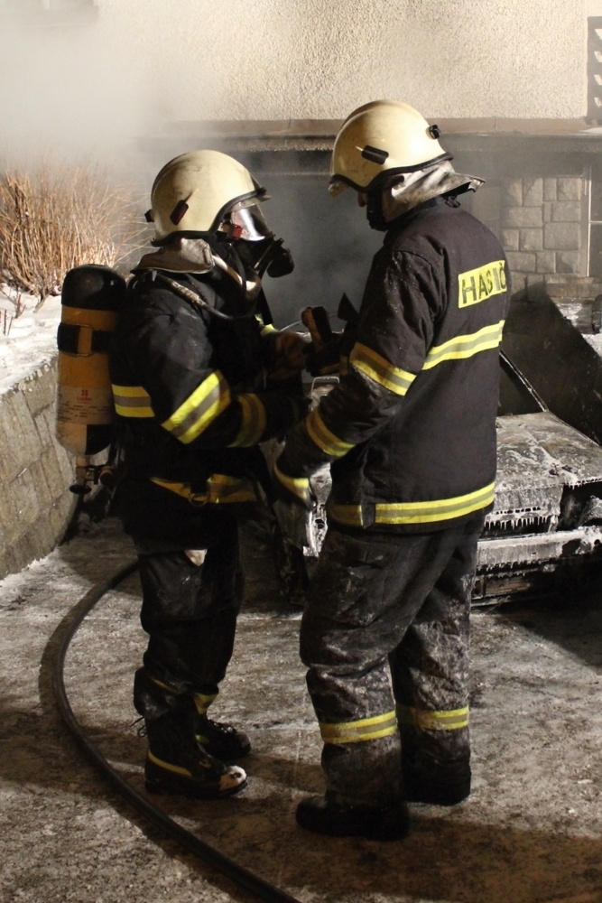 11 20120212-požár domu Rožnov_34.JPG