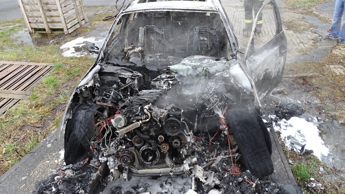 11 Požár osobního automobilu