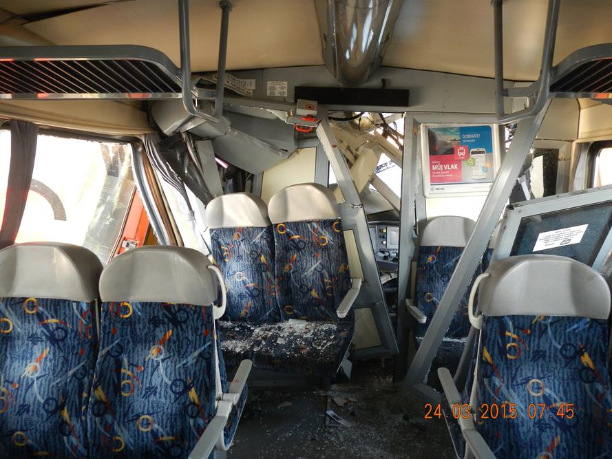 15 Dopravní nehoda kamiónu a vlaku, Obrataň - 24. 3. 2015 (14).jpg