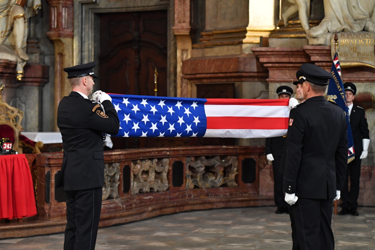 15 Uctění památky amerických hasičů