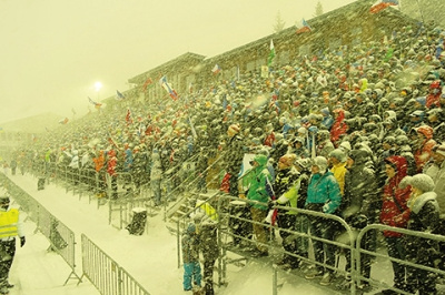 Zaplněná tribuna Vysočina arény