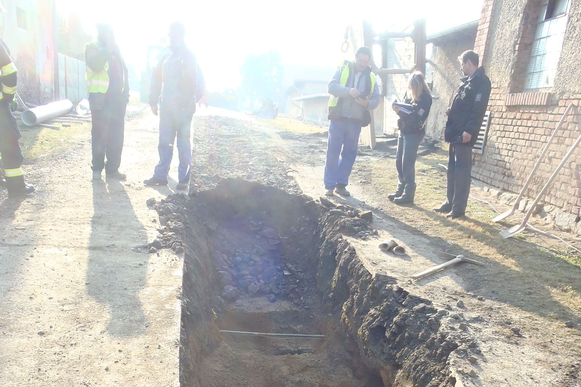16.2.2015 Kout na Šumavě - překopnutá přípojka.JPG