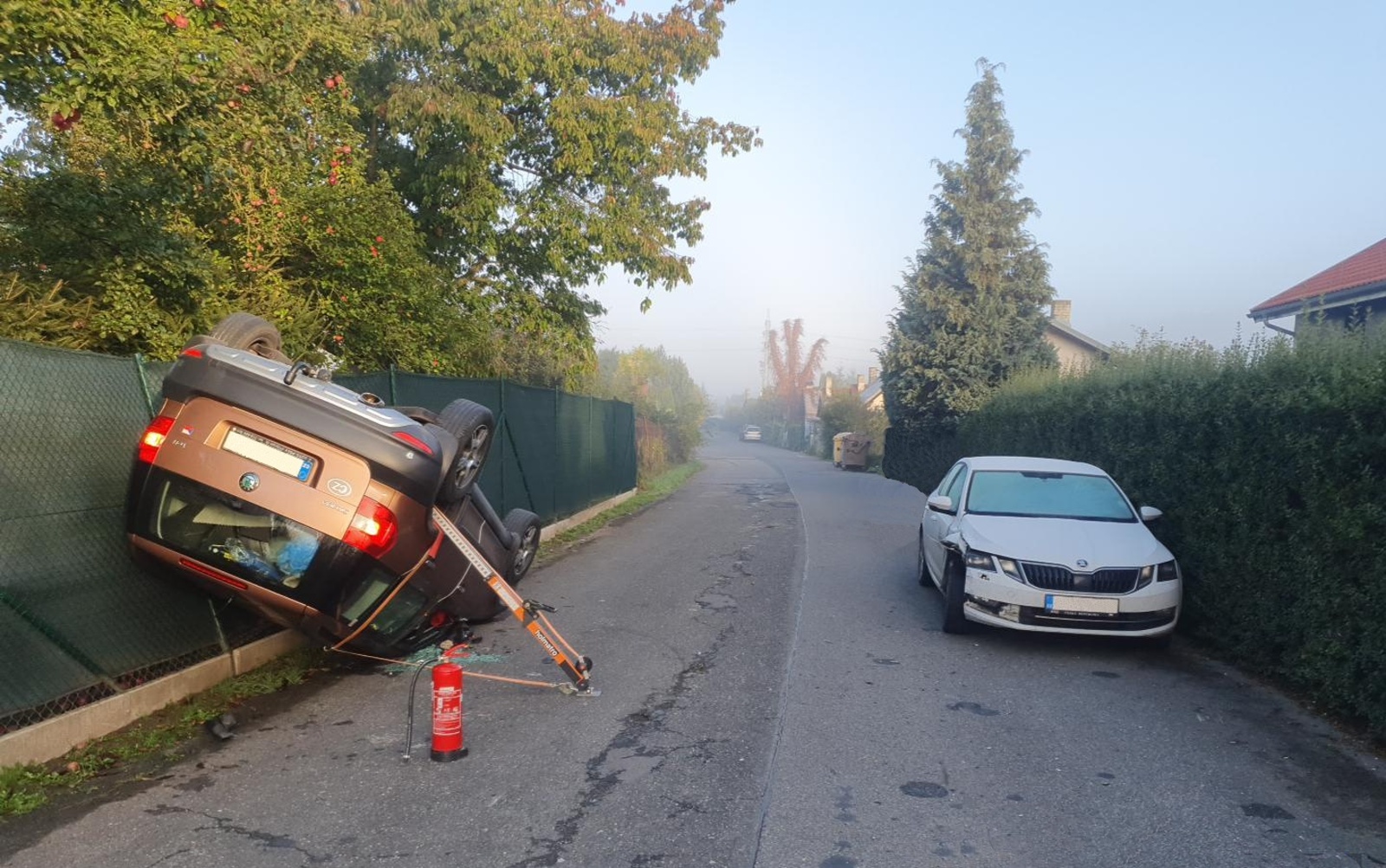 172-Havárie osobního vozidla v příbramské části Brod.jpg
