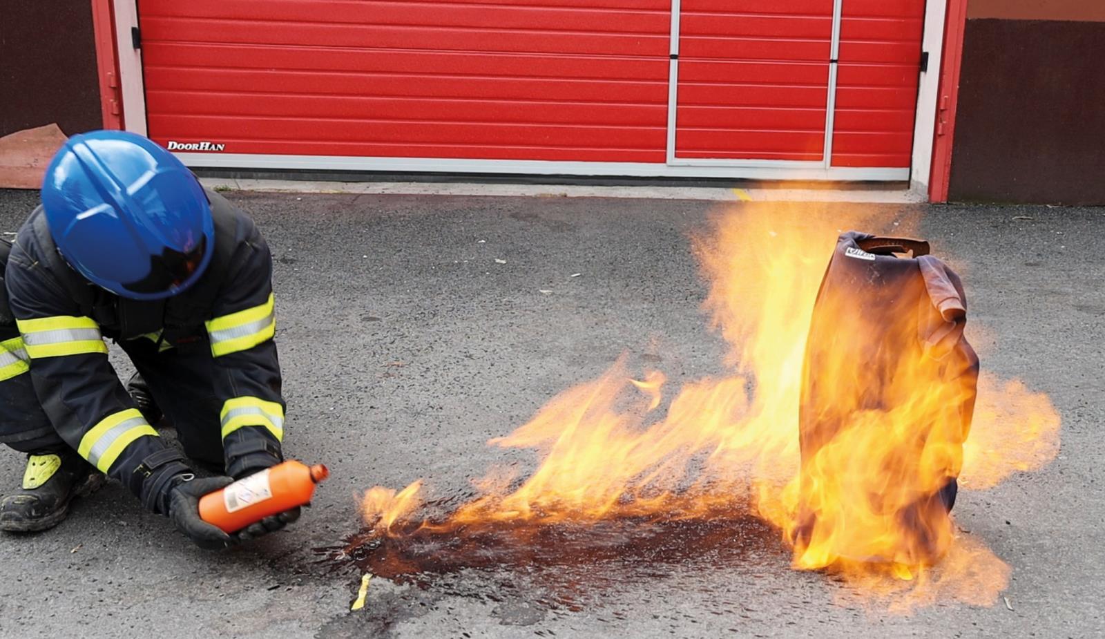 Obr. 7 Provedení zkoušky - vytvoření fireballu