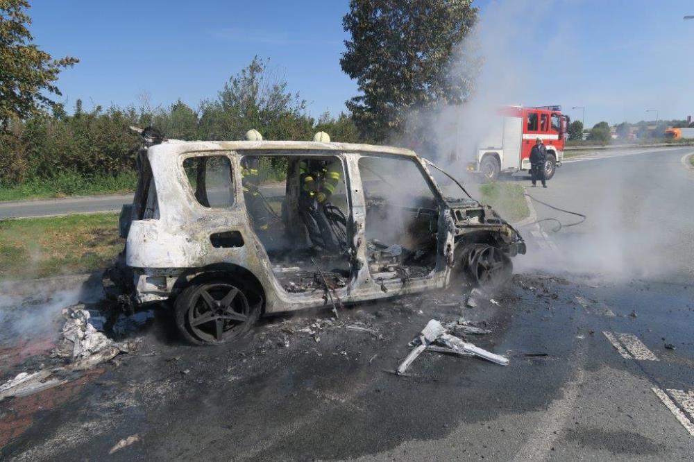 18.6.2016 (PJ 11.25) požár OA Dobřany.jpg
