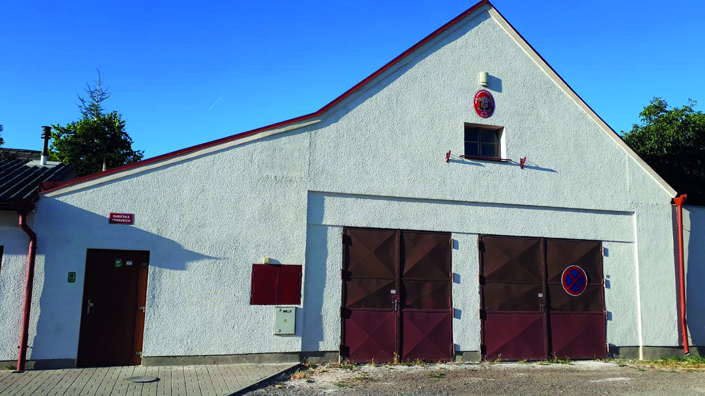 Obr. 1 Hasičská zbrojnice jednotky SDH Tetín, na Parkáně 133, Tetín