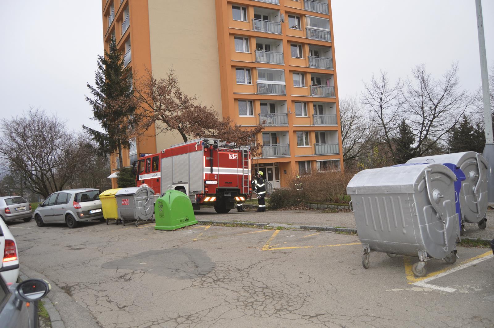 Obr. 1 Podle normy ČSN 73 0802 musí být ke každému bytovému domu zajištěn přístup pro požární techniku minimálně do vzdálenosti 20 metrů od vchodu