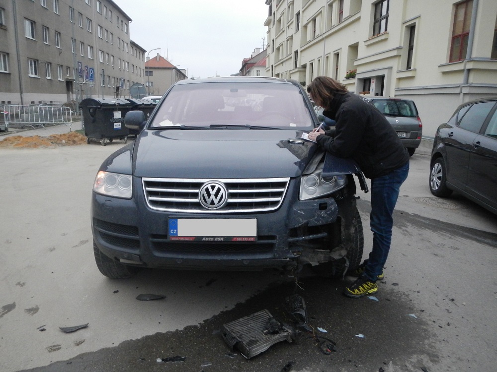 2 Dopravní nehoda 2 OA, Nerudova ul, ČB - 27. 11. 2014 (1).jpg
