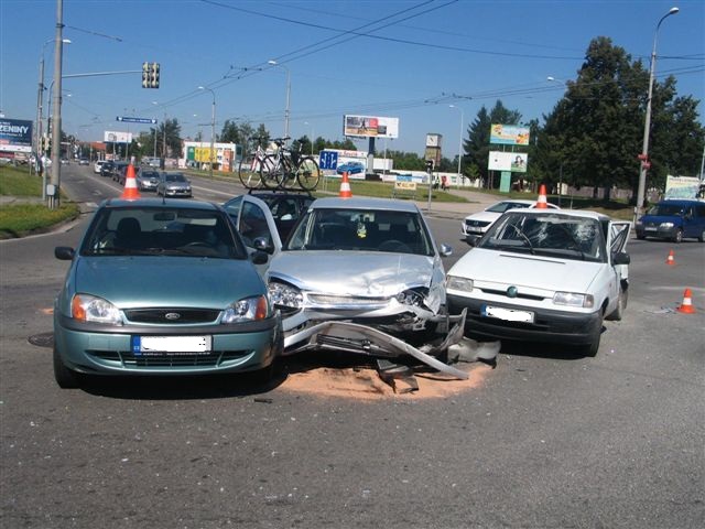 2 Dopravní nehoda 3 OA, České Budějovice - 17. 8. 2013 (2).jpg