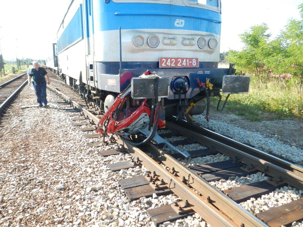 2 Dopravní nehoda OA a vlak, Hrdějovice - 7. 7. 2014 (4).jpg