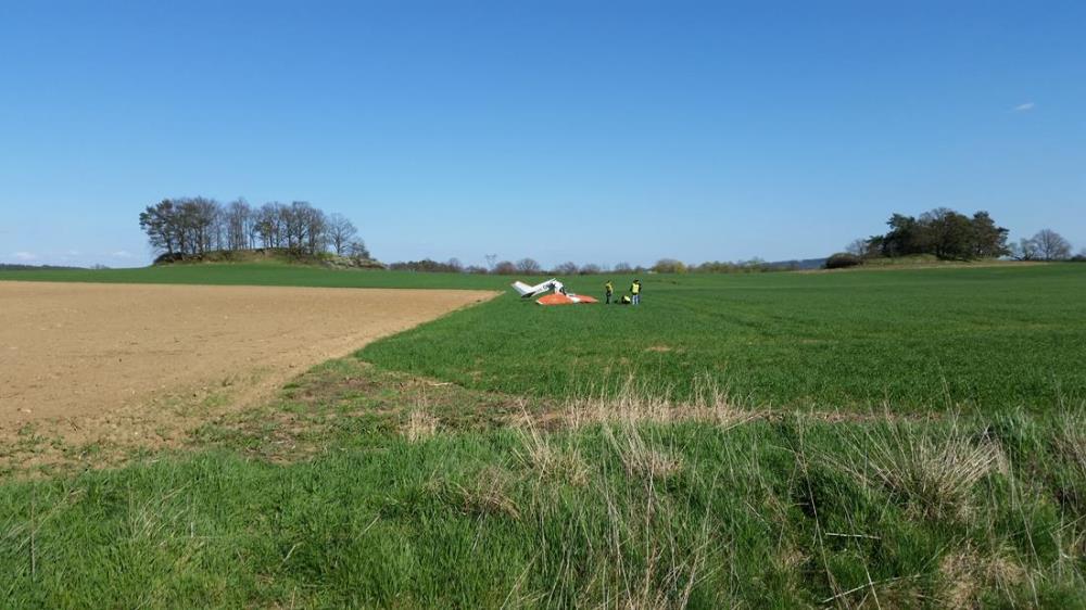2 Dopravní nehoda letadla, Chrášťovice - 20. 4. 2016 (2).jpg