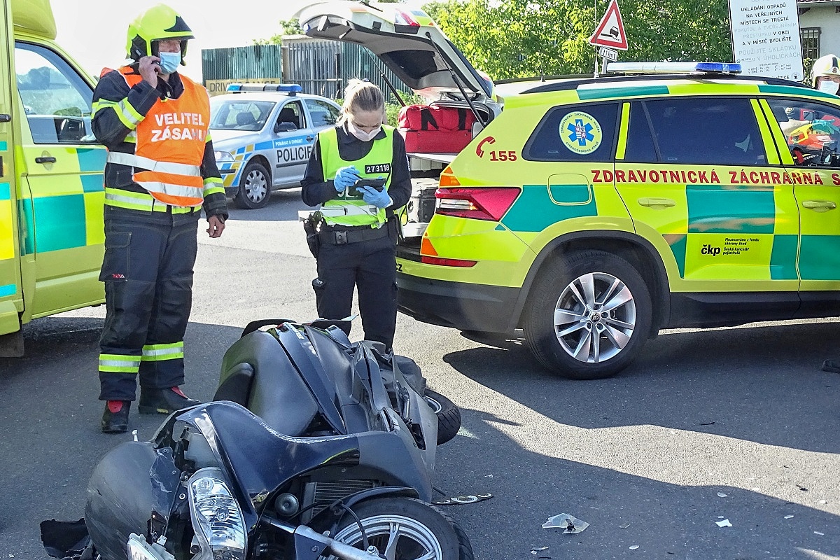 2 Dopravní nehoda osobního automobilu a motorkáře