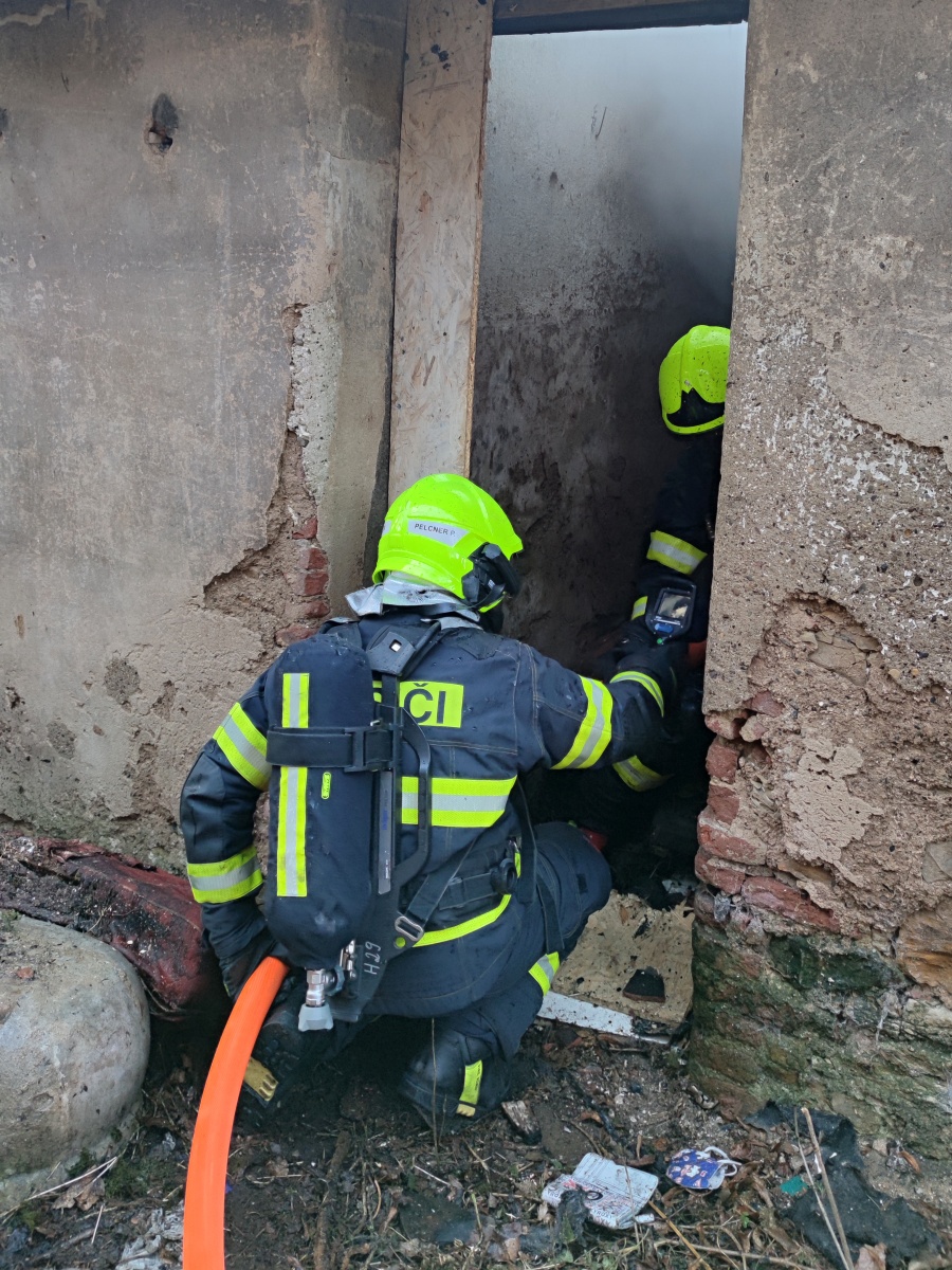 2 Požár neobývaného rodinného domu