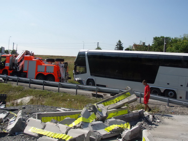 2014_07_15 Autobus najel na svodidla FM 05m.jpg