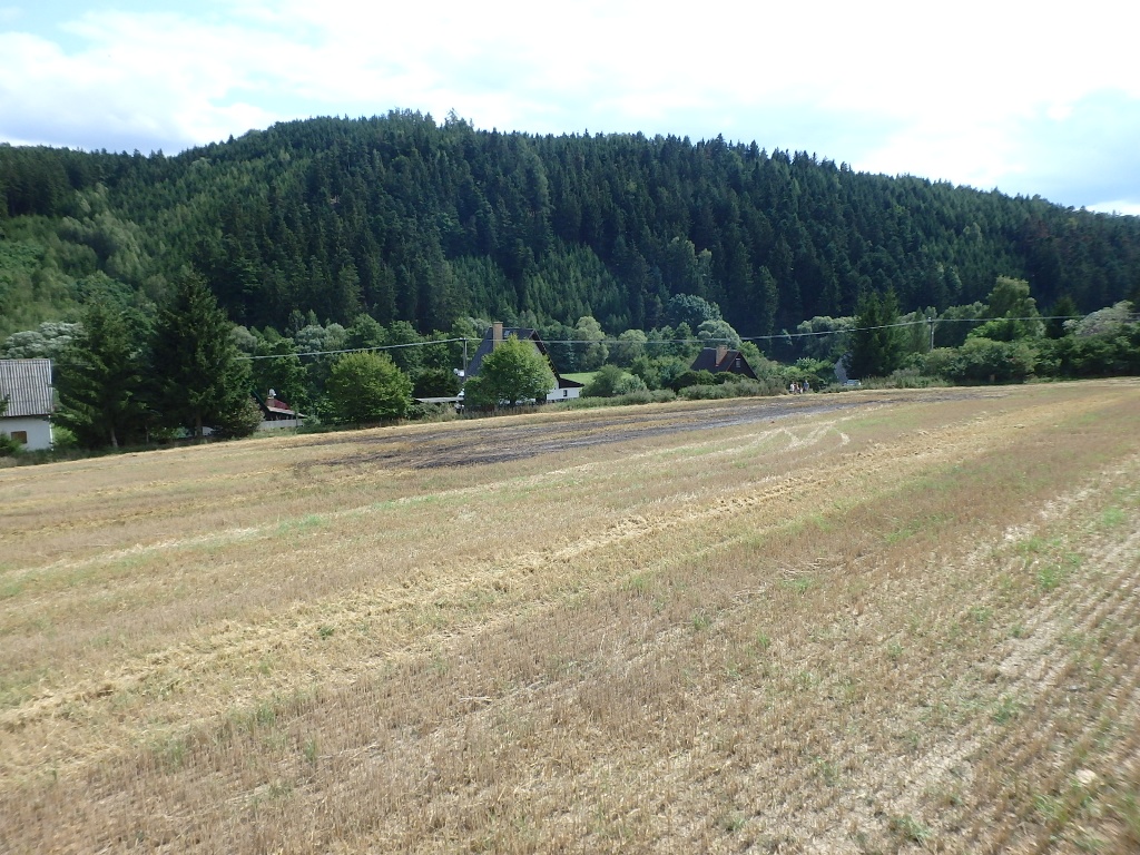 21.8.201 (RO 13.38) požár strniště Drahoňův Újezd.JPG