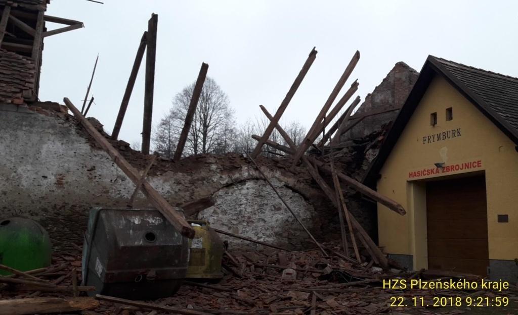 22_11_2018 Zřícení krovu Frymburk (2).jpg