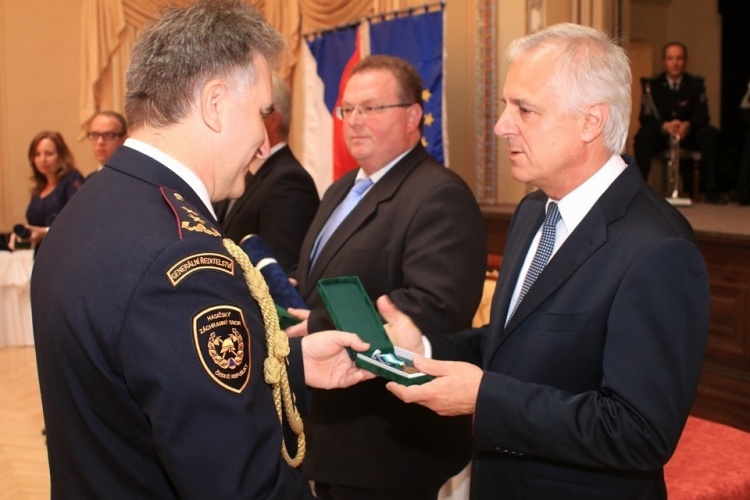 25. 10. Medaile HZS ČR Zbiroh