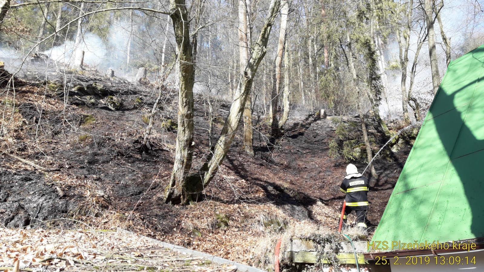 25_2_2019 požár stráně chatová oblast u Lopaty (1).jpg