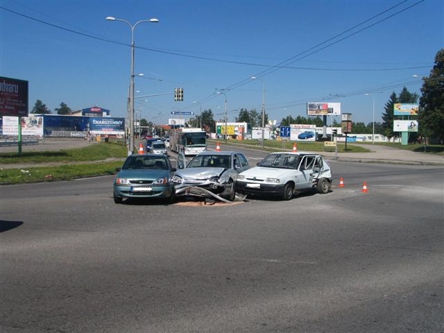 3 Dopravní nehoda 3 OA, České Budějovice - 17. 8. 2013 (3).jpg