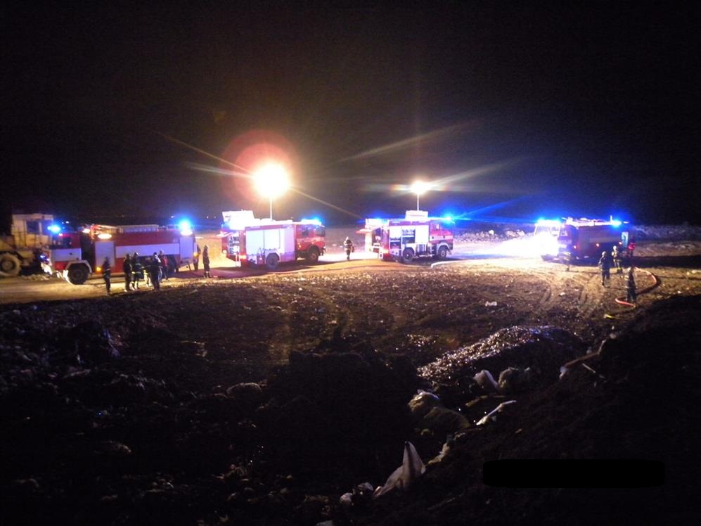 3 Požár skládky, Želeč - 11. 3. 2015 (2).JPG