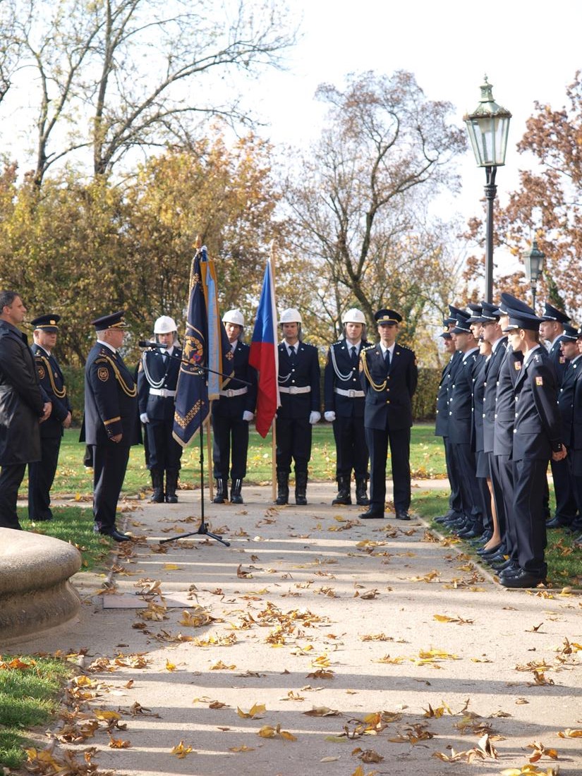 3 Slavnostní slib a předání medailí, Hluboká nad Vltavou - 26. 10. 2015 (8).JPG