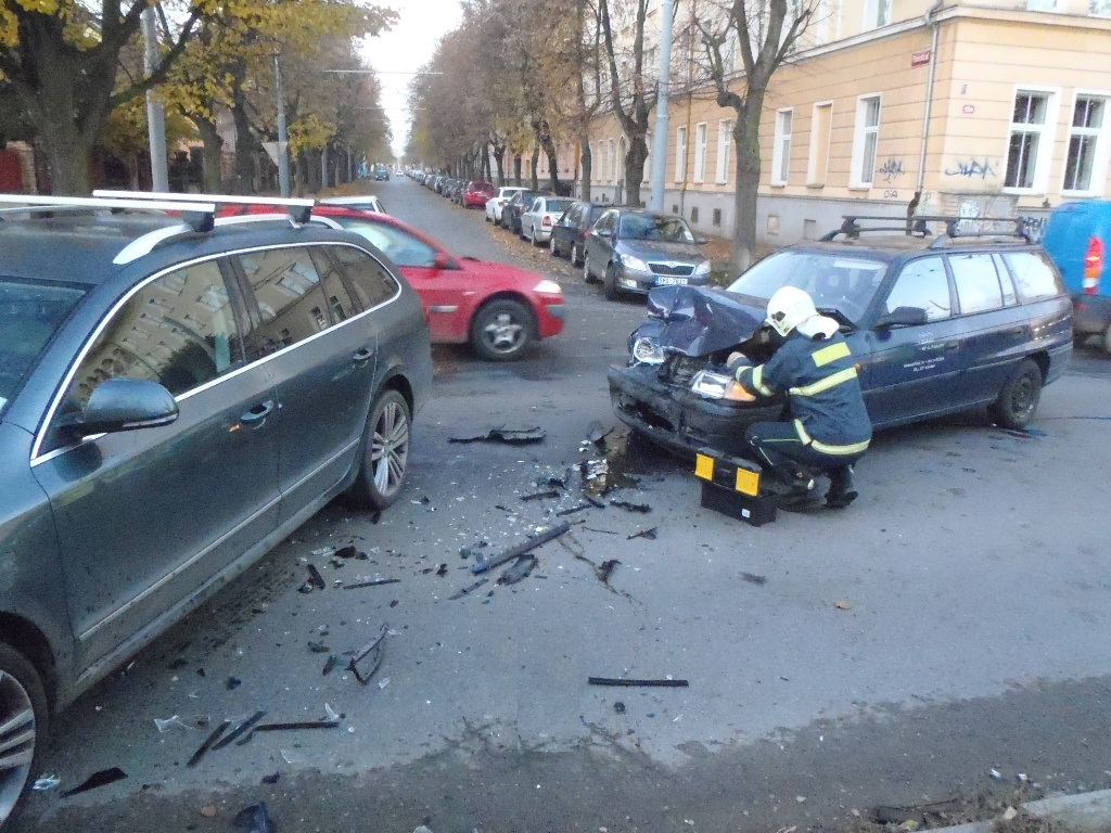 3.11.2016 (PM 6.50) DN Plzeň, Lobezká x Plzenecká.JPG