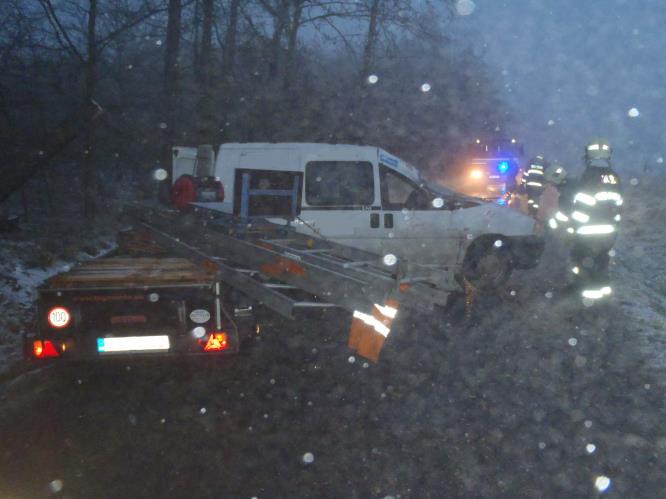 3.12.2014 DN pád stromu na dodávku