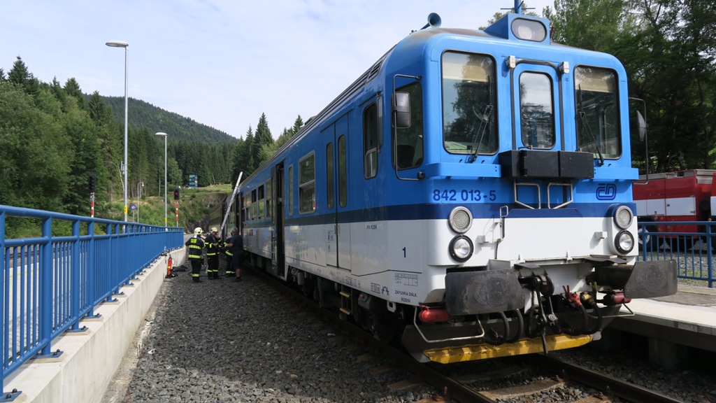 3.8.2017 (KT 9.21) požár lokomotivy Špičák (1).jpg