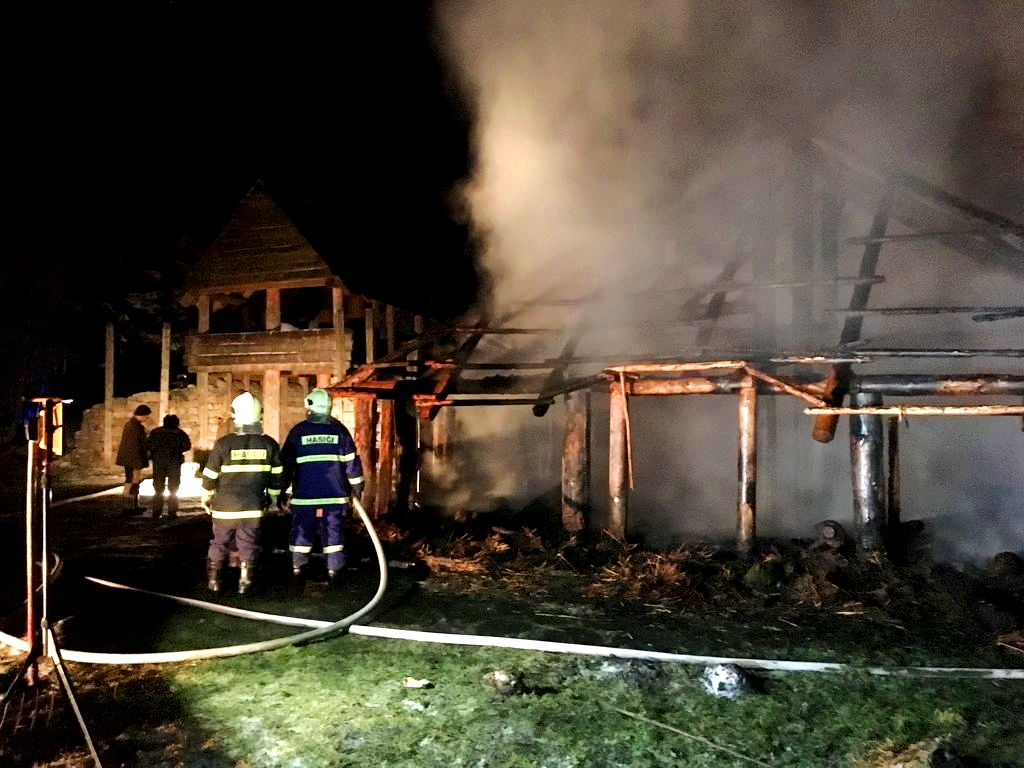 30.12.2016 (KT 18.58) požár Prášily.JPG