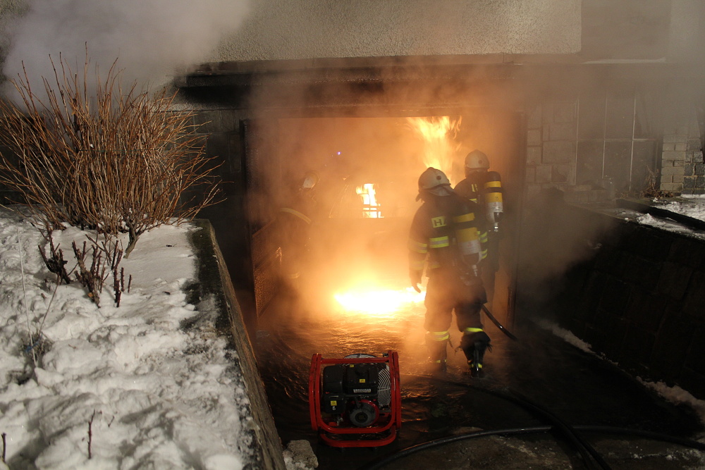 4 20120212-požár domu Rožnov_14.JPG