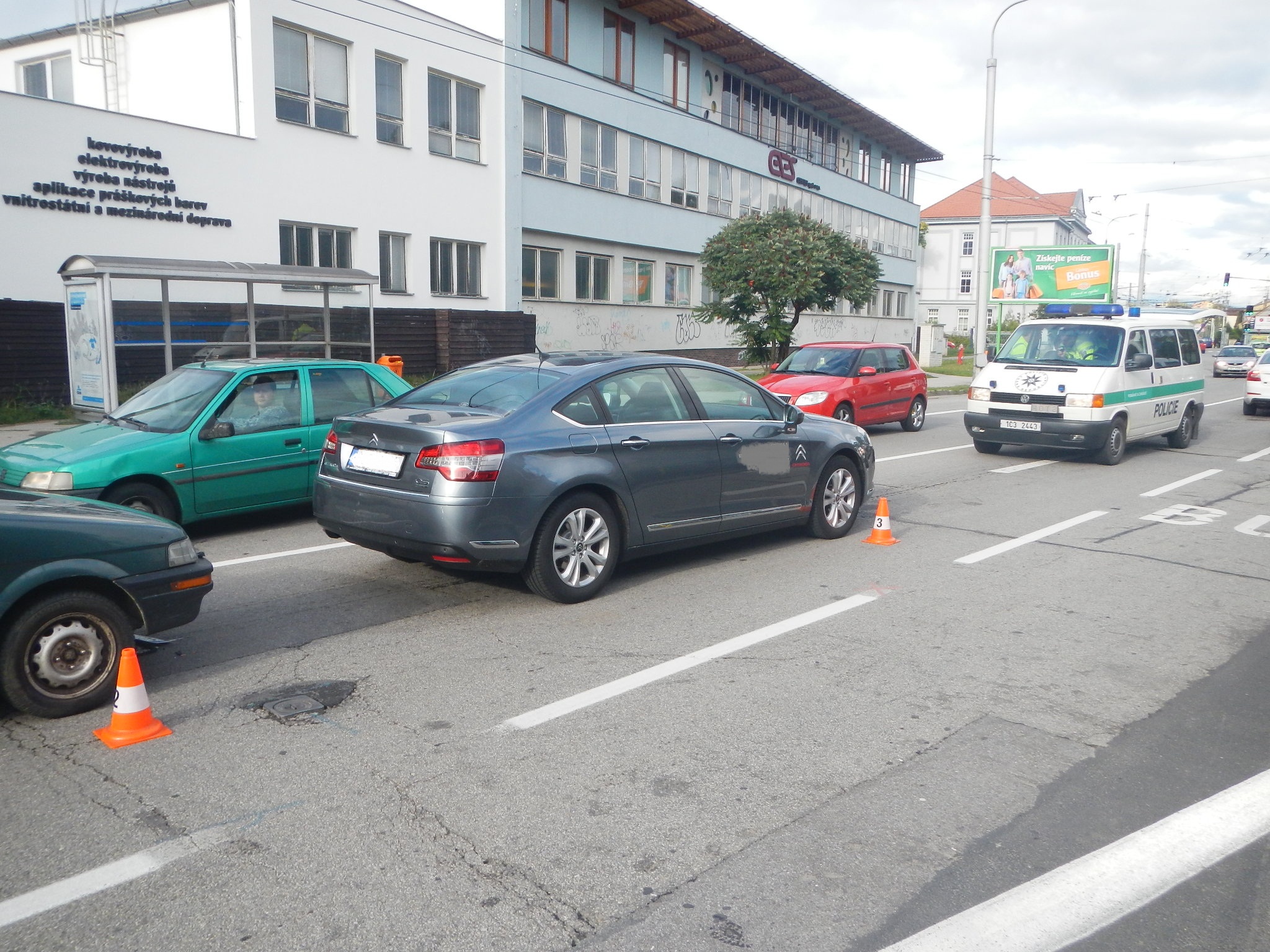 4 Dopravní nehoda 3 OA, České Budějovice (3).jpg