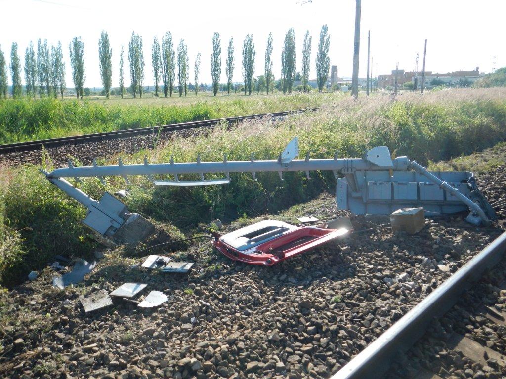 4 Dopravní nehoda OA a vlak, Hrdějovice - 7. 7. 2014 (1).jpg