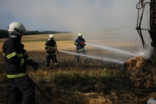 4 Požár sběrače, Ratibořské Hory - 6. 8. 2013 (1).JPG